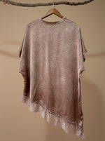 Carregar imagem no visualizador da galeria, Túnica assimétrica c/ seda e renda TIFFANY
