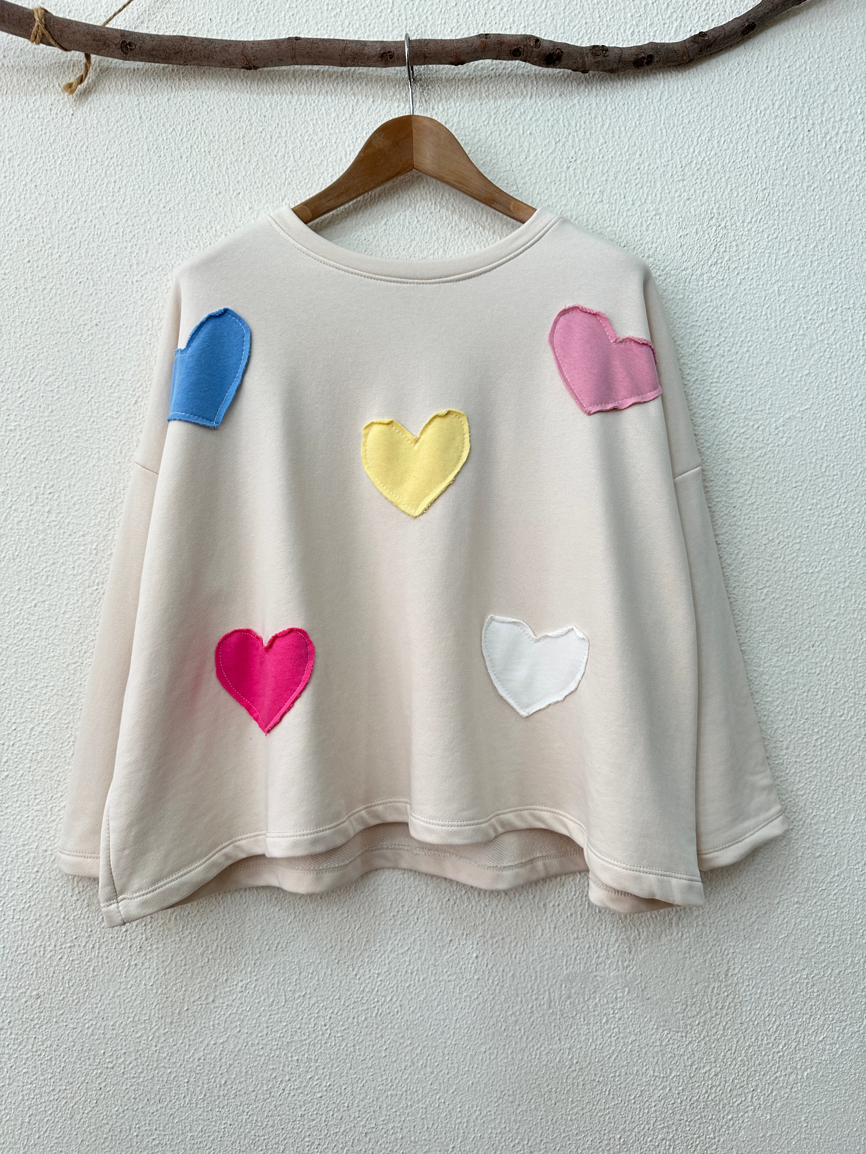 Sweatshirt c/aplicações SWEET LOVE