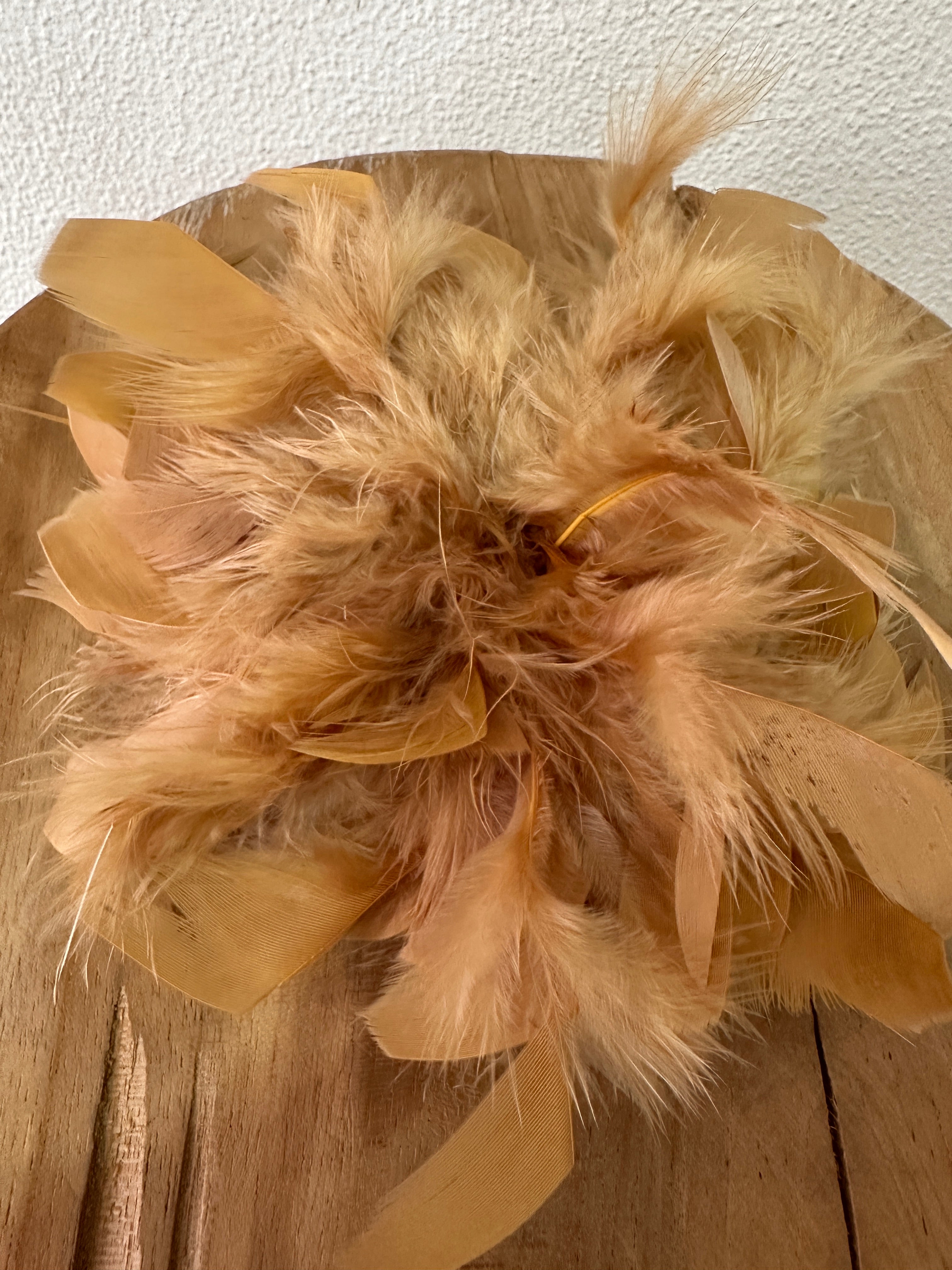 Pregadeira em penas FEATHER