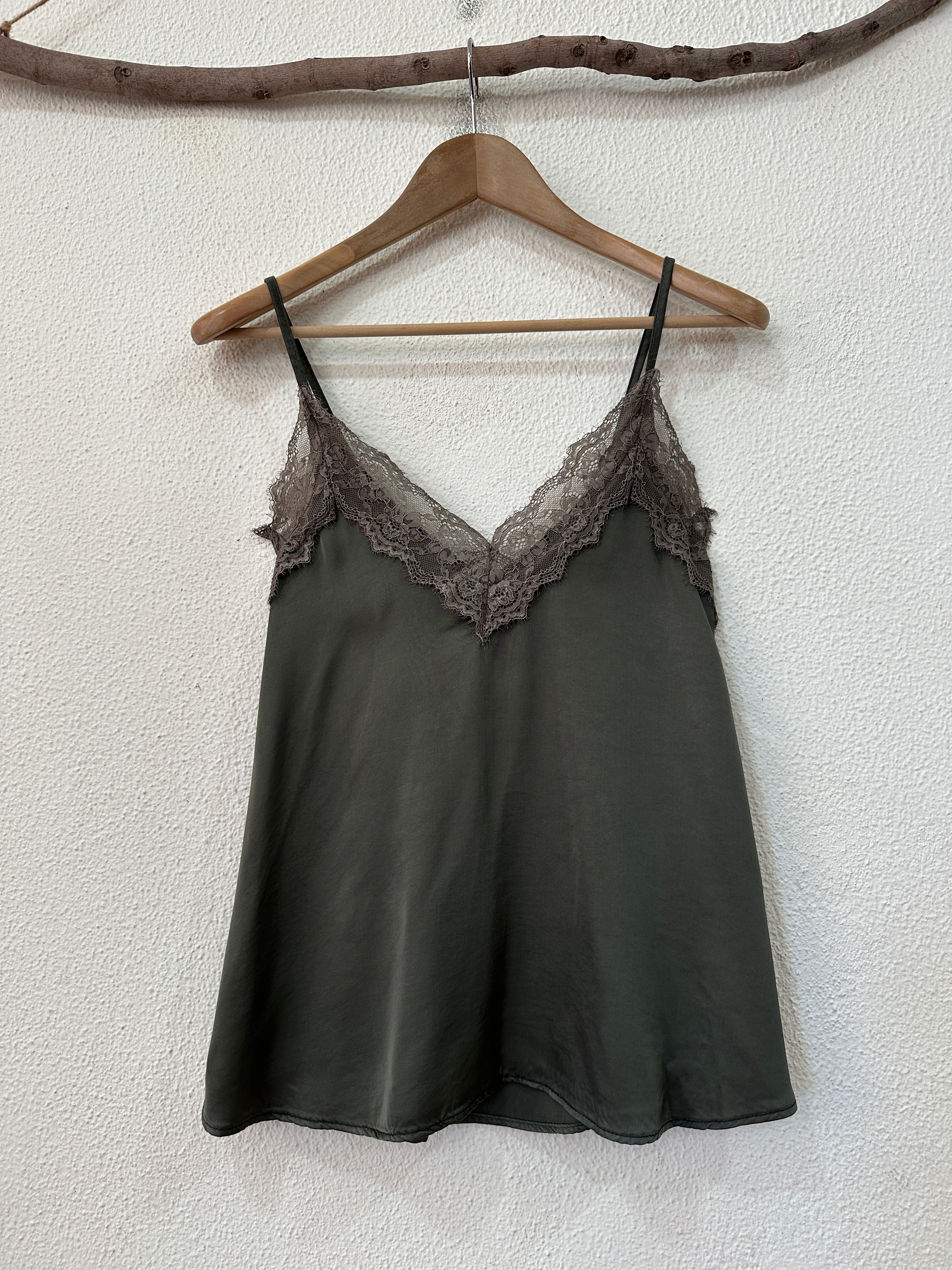 Top de cetim c/ renda SOPHISTICATED