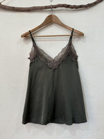 Load image in the gallery viewer,Top de cetim c/ renda SOPHISTICATED
