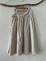 Load image in the gallery viewer,Conjunto de top e saia recortada ONDINE
