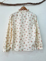 Load image in the gallery viewer,Camisa regular fit c/folho CHERRY
