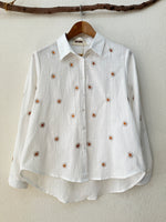 Load image in the gallery viewer,Camisa regular fit bordada DAISY
