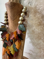 Load image in the gallery viewer,Colar em acrílico AUTUMN
