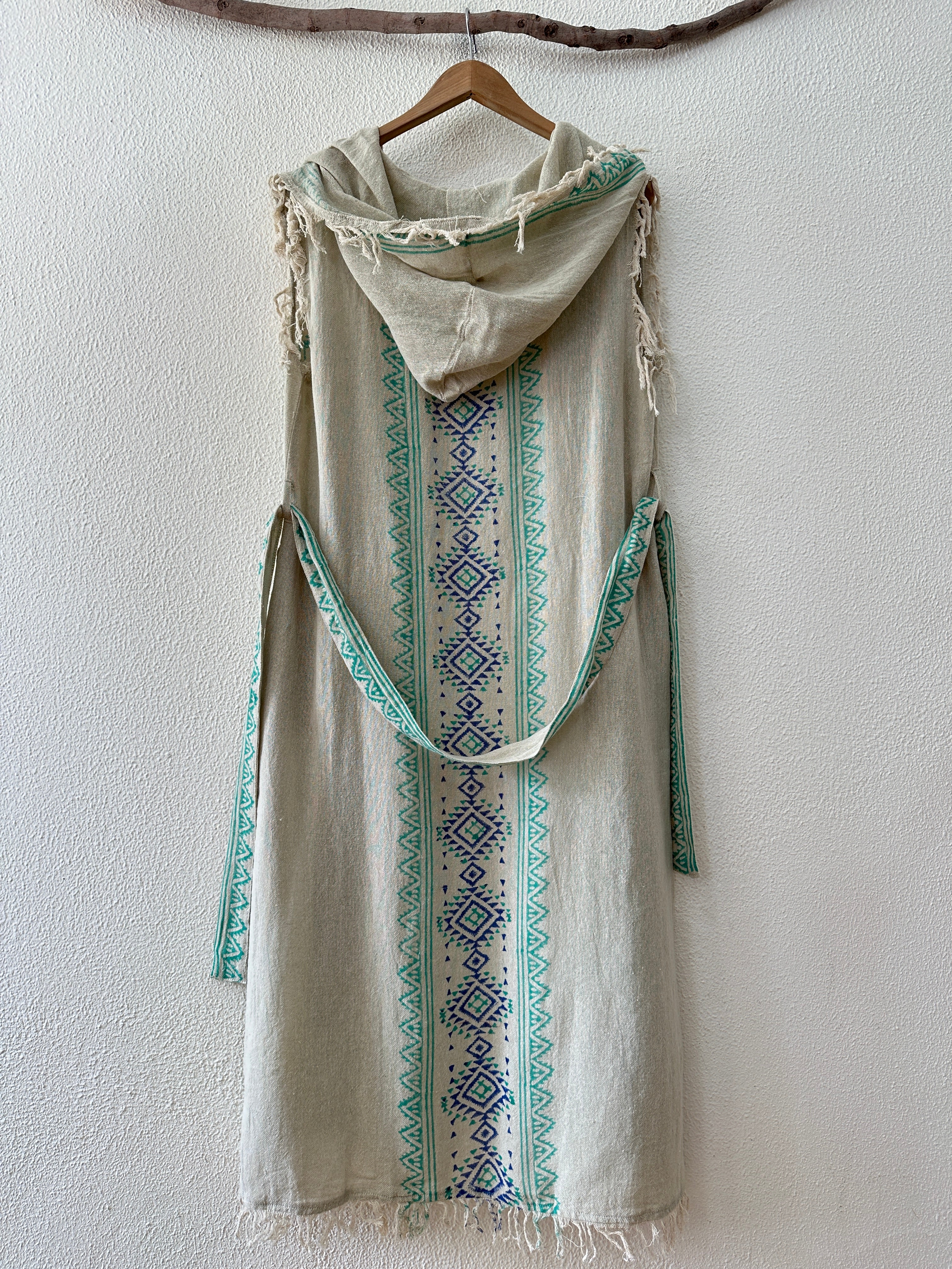 Colete em algodão rústico c/ capuz SATI