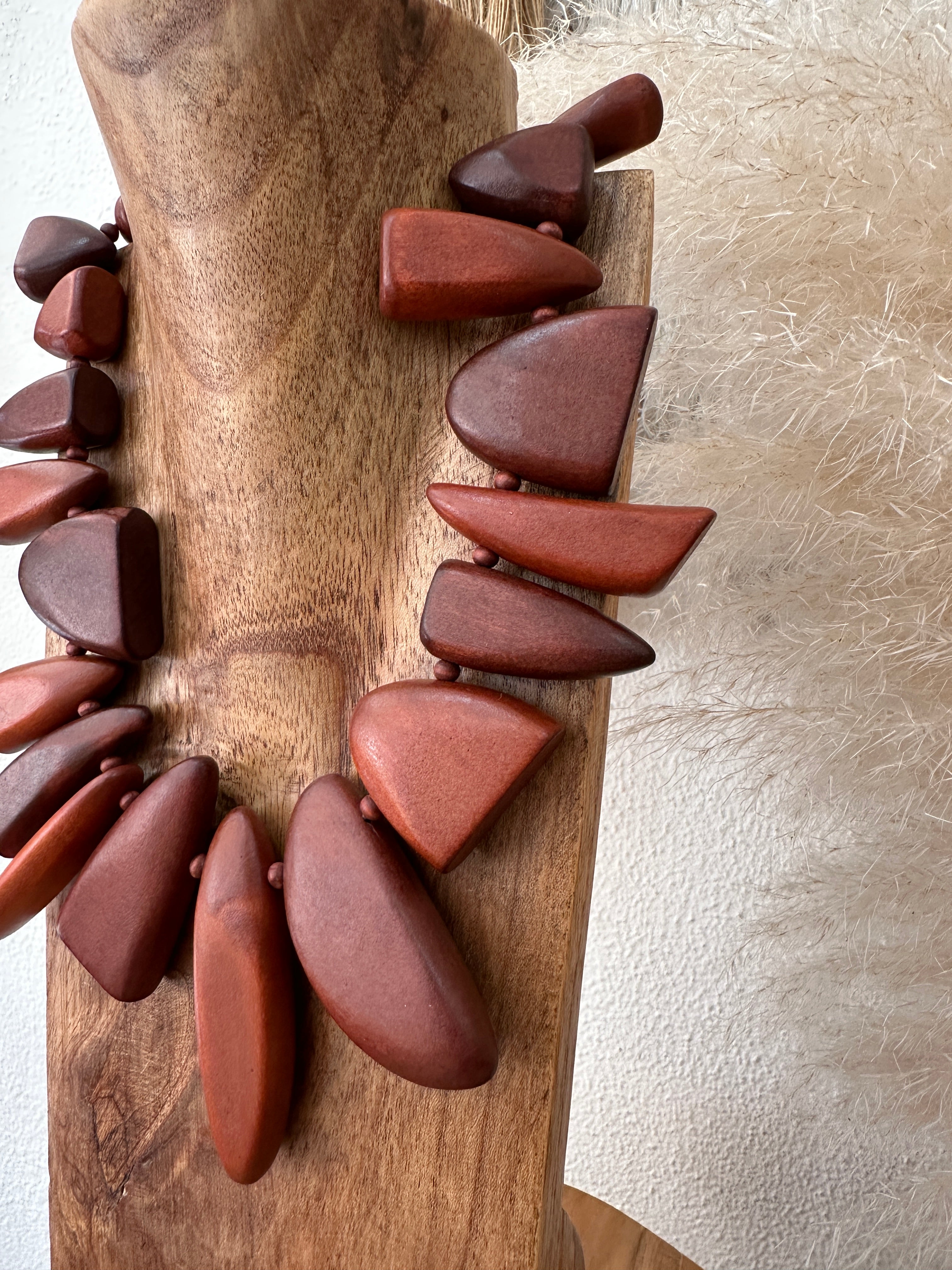 Colar curto em madeira ATHENA