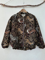 Load image in the gallery viewer,Bomber em fazenda c/bolsos ITURI
