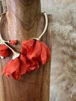 Carregar imagem no visualizador da galeria, Gargantilha rígida MAGNÓLIA
