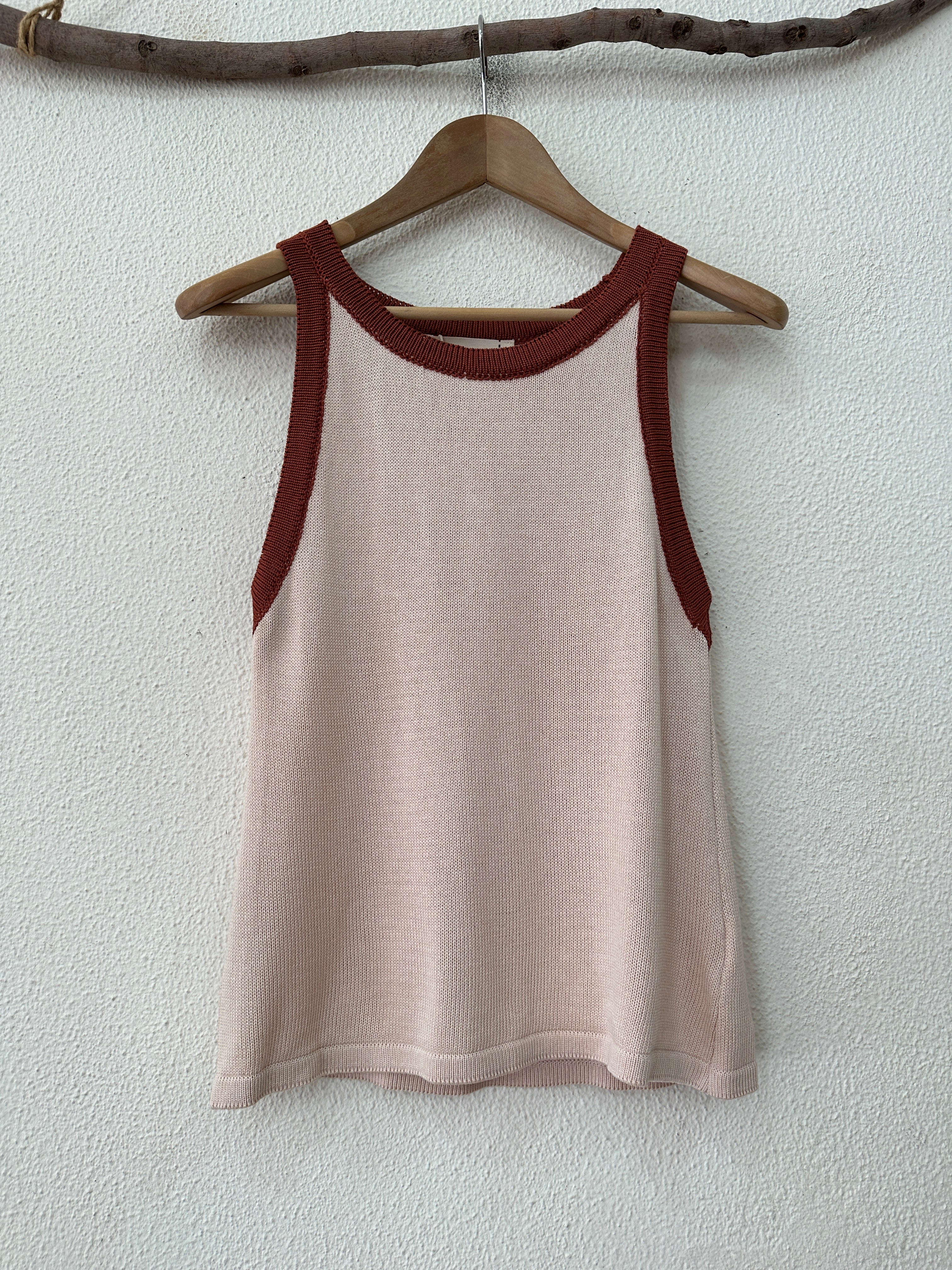 Top de malha em contraste EVIE