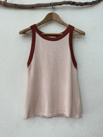 Load image in the gallery viewer,Top de malha em contraste EVIE
