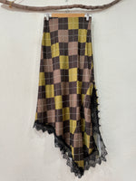 Carregar imagem no visualizador da galeria, Saia assimétrica acetinada c/ renda LUCKY
