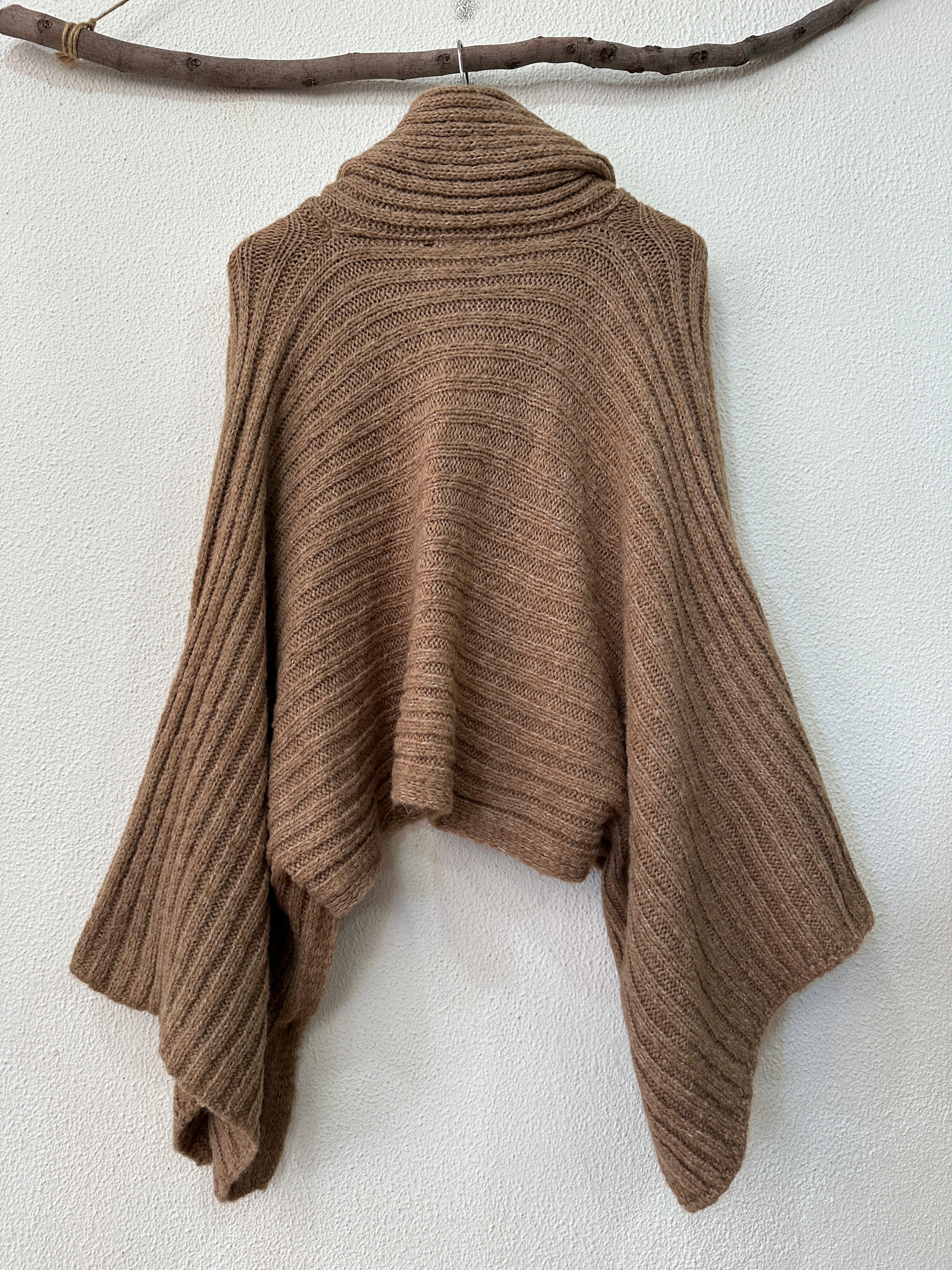 Capa/ poncho de malha c/ botões DELICATE