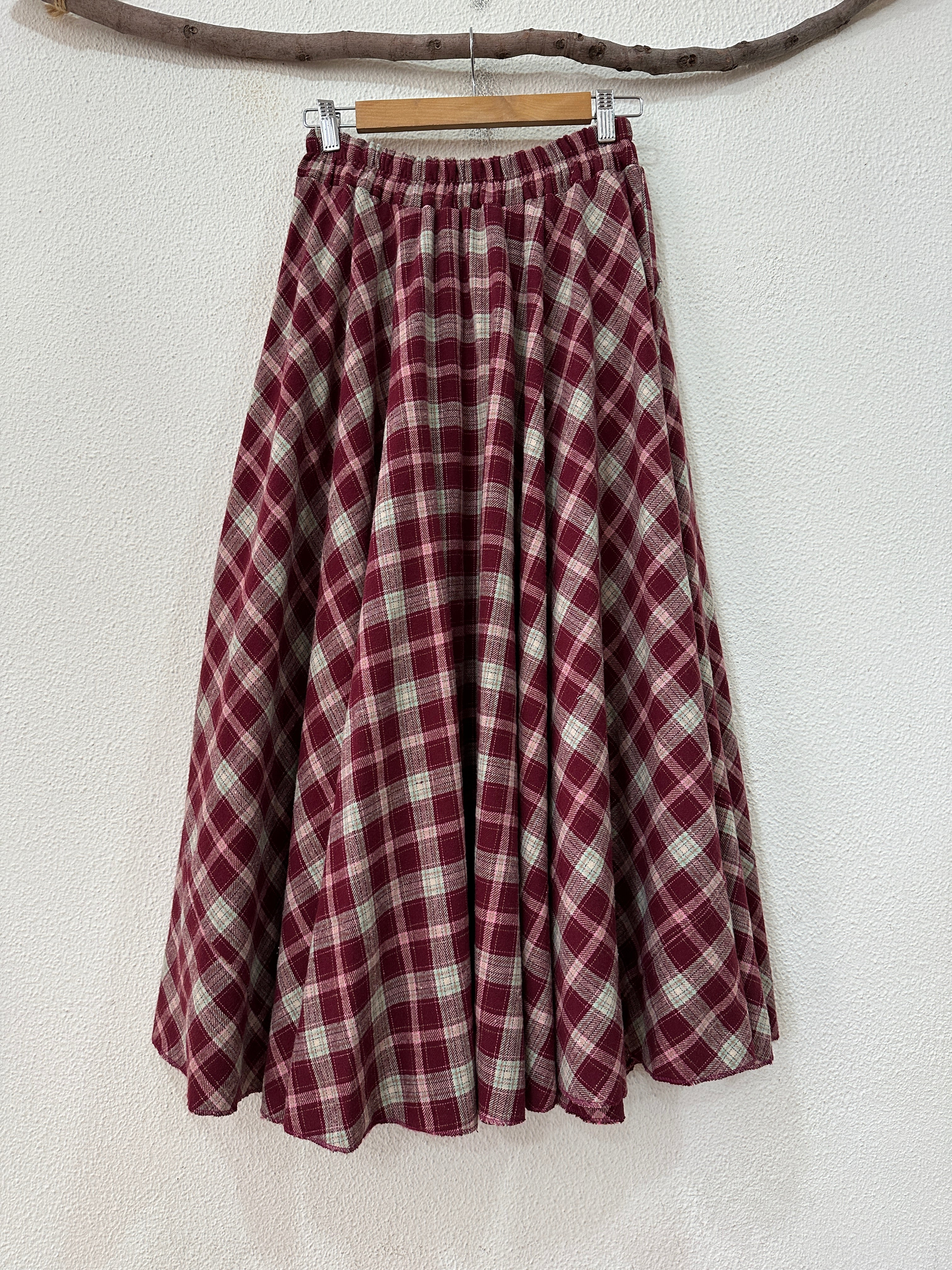 Saia godés c/bolsos em fazenda tartan ADVENT