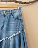 Carregar imagem no visualizador da galeria, Saia denim assimétrica MEGAN
