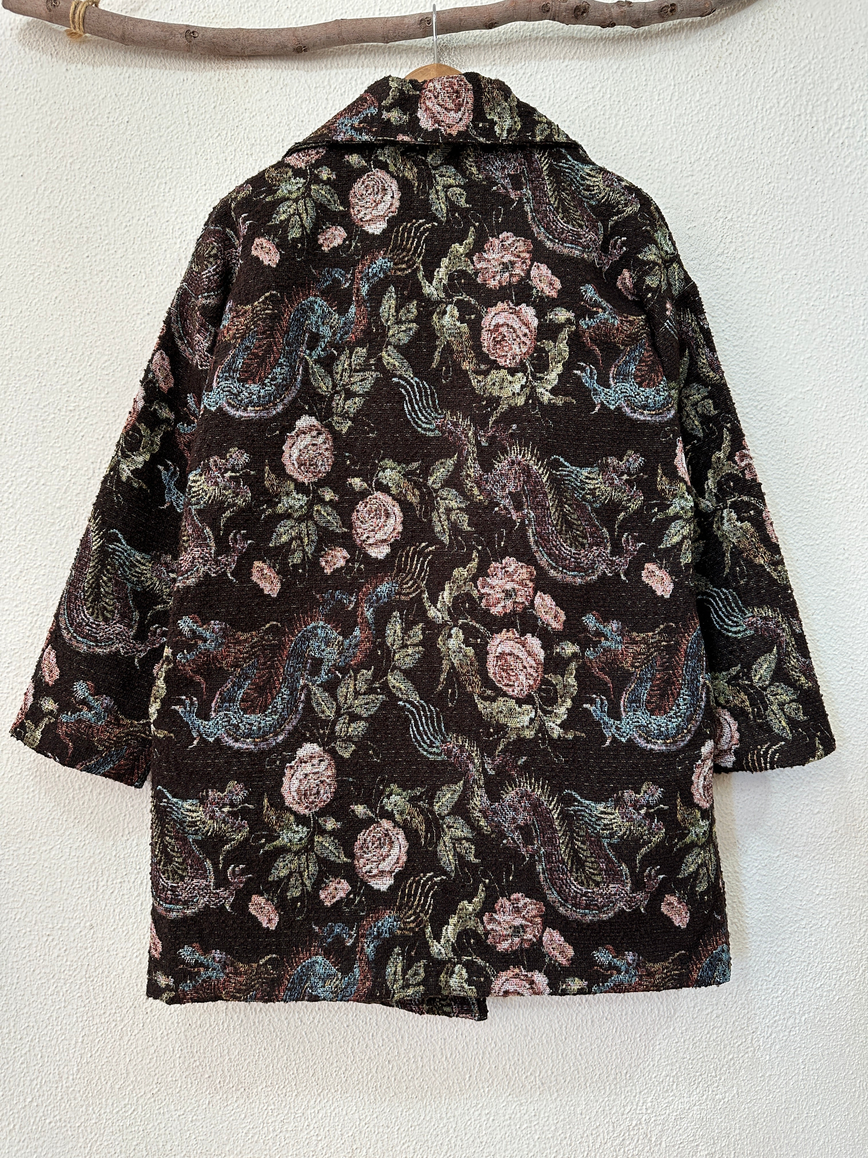 Sobretudo em tecido efeito brocado c/ forro JAPAN