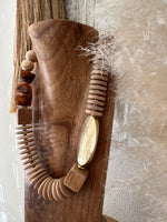 Load image in the gallery viewer,Colar curto GYALA
