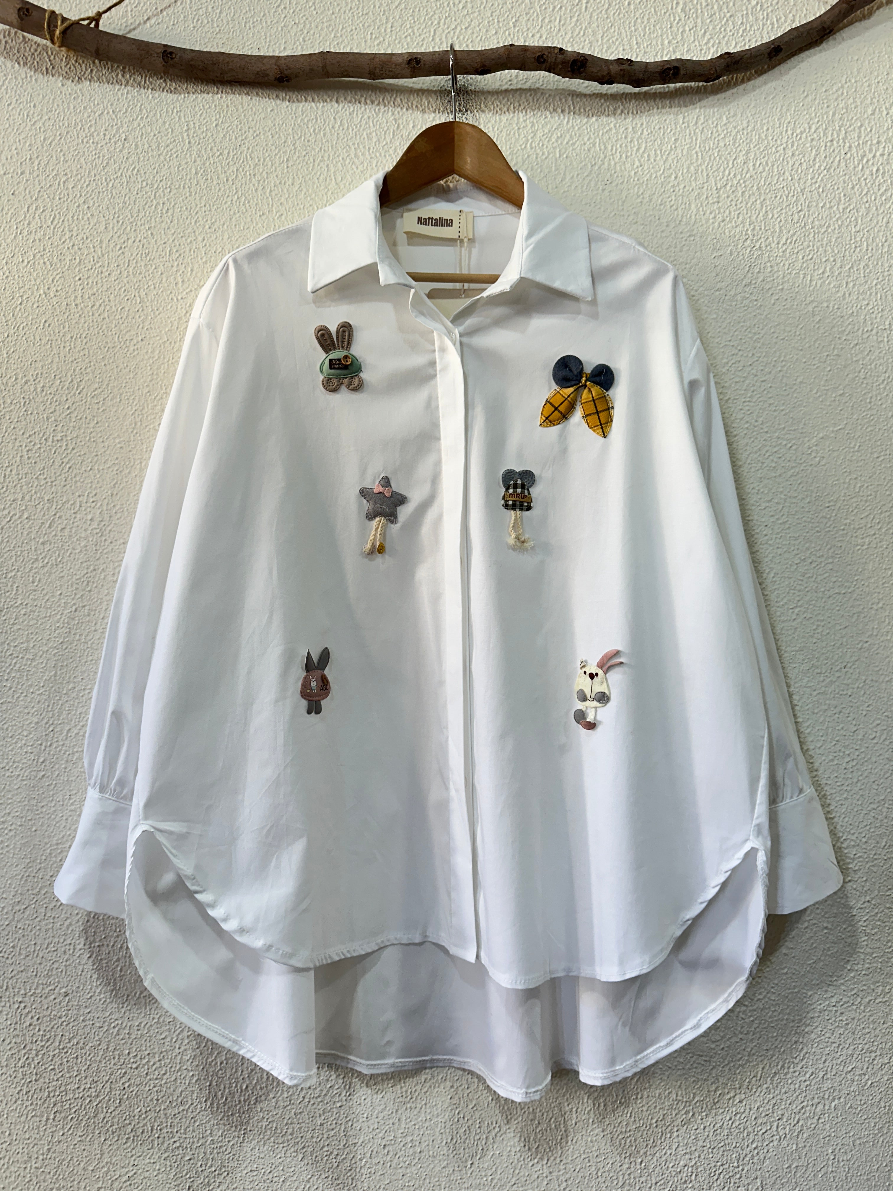 Camisa oversize c/aplicações BUNNY