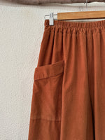 Load image in the gallery viewer,Calças baggy em microbombazina c/ bolsos HARLEM
