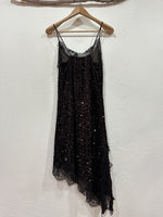 Carregar imagem no visualizador da galeria, Vestido curto assimétrico em veludo c/lantejoulas SAPPHIRE
