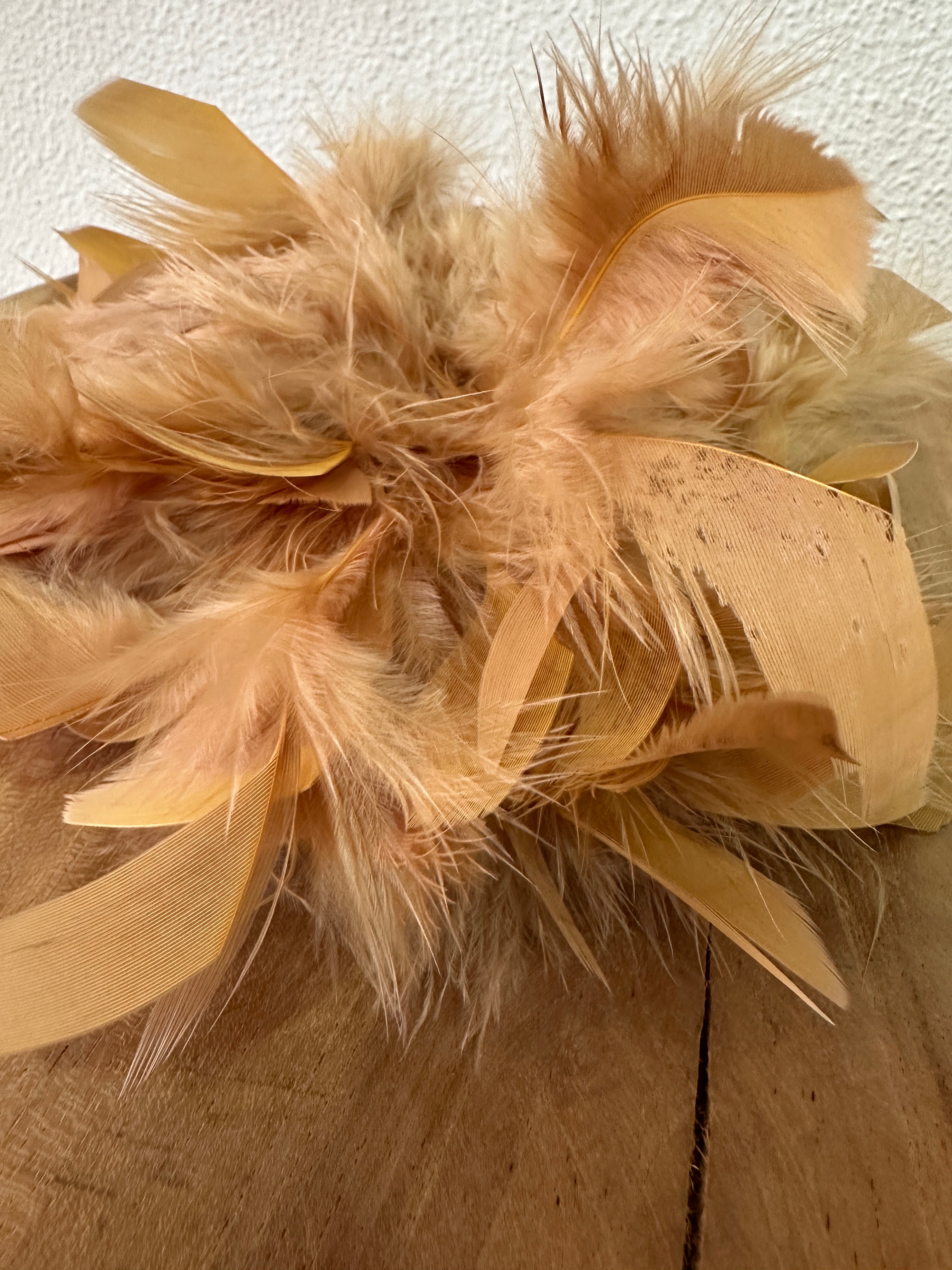 Pregadeira em penas FEATHER