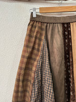 Load image in the gallery viewer,Saia em godés efeito retalhado DOLL
