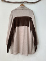 Load image in the gallery viewer,Casaco em malha polar c/franjas GALWAY
