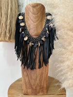 Load image in the gallery viewer,Colar curto c/franjas TERENA
