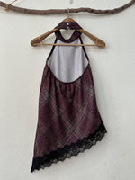 Carregar imagem no visualizador da galeria, Top assimétrico em malha c/ decote halter e renda MEREDITH
