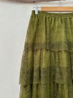 Carregar imagem no visualizador da galeria, Saia em renda c/ folhos CLEO
