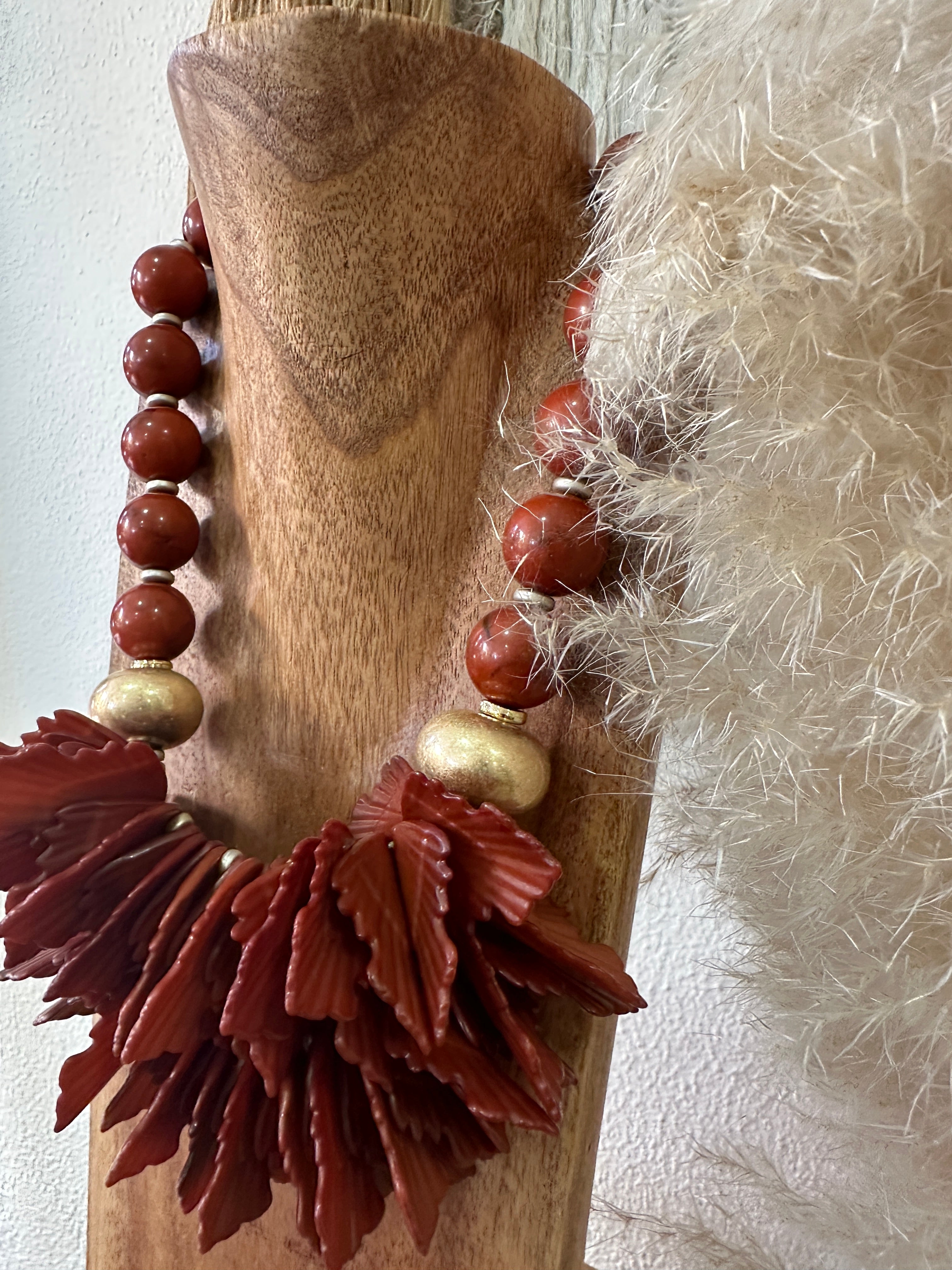 Colar curto em acrílico AUTUMN