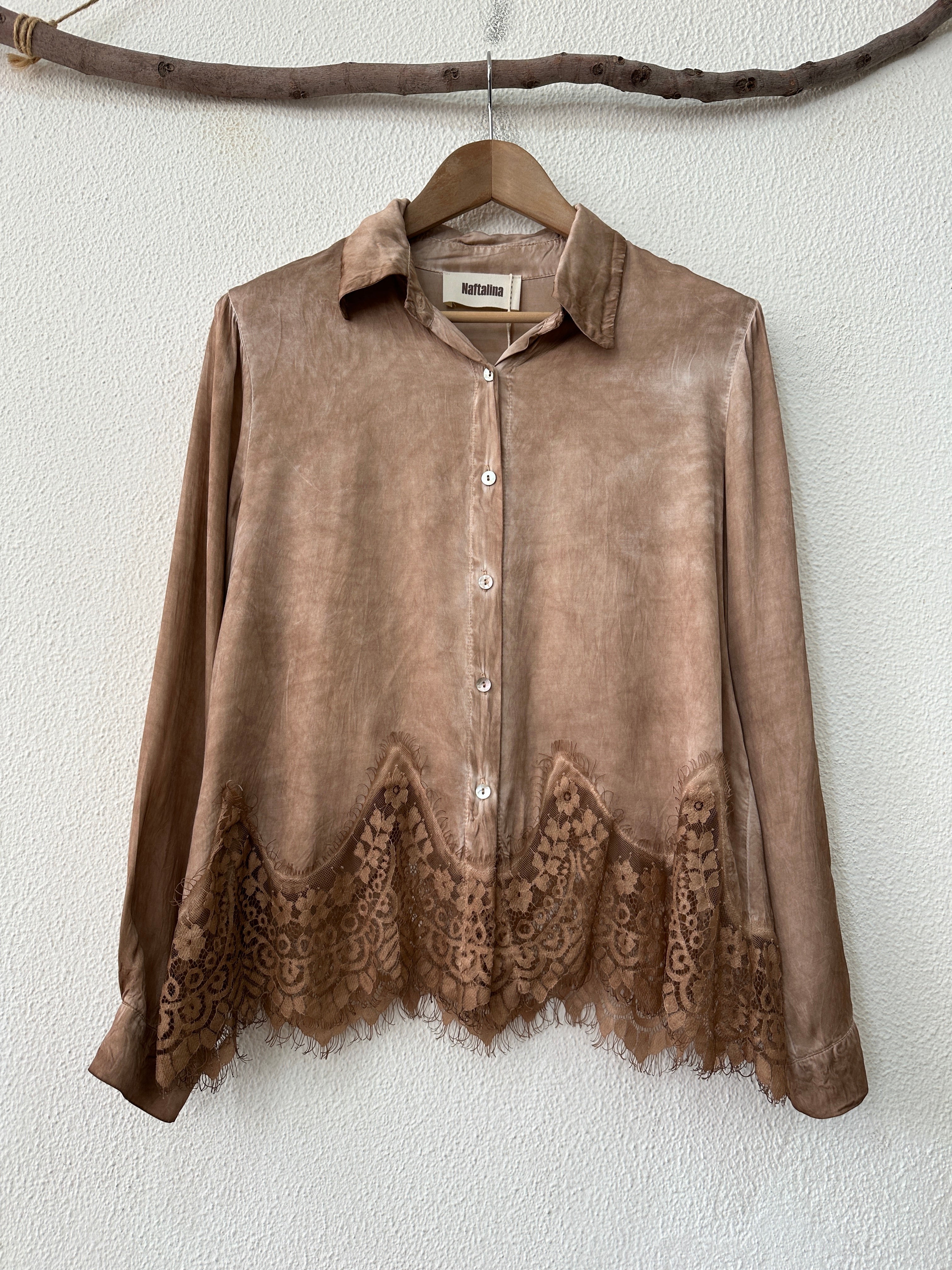 Camisa acetinada c/renda VALKYRIE