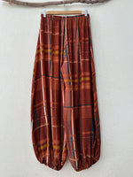 Load image in the gallery viewer,Calças bombachas BROOKLYN
