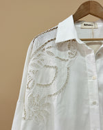 Carregar imagem no visualizador da galeria, Camisa oversize bordada HALO
