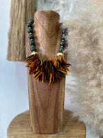 Load image in the gallery viewer,Colar curto em acrílico AUTUMN
