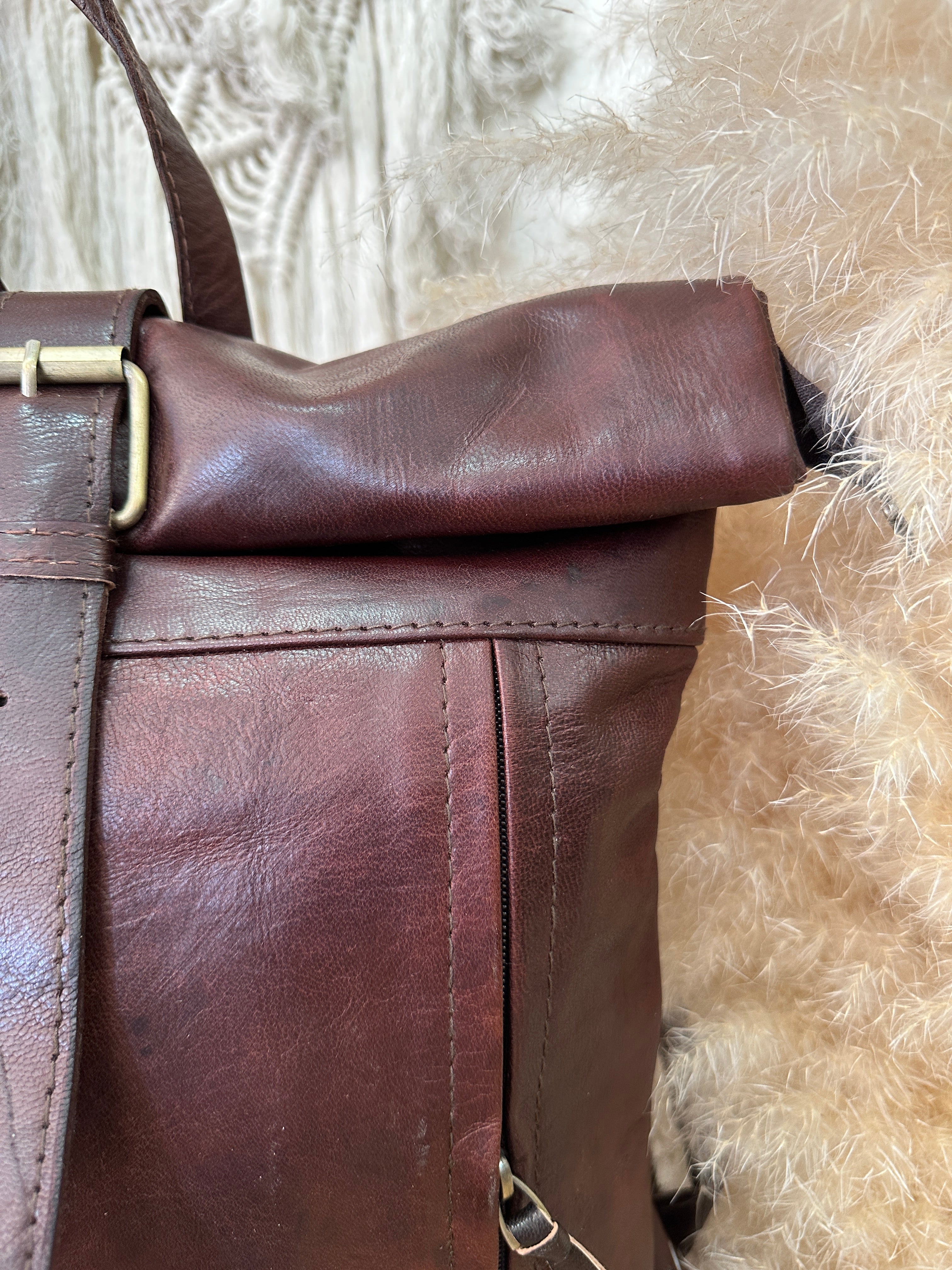 Mochila em pele c/ bolsos exteriores MEMPHIS