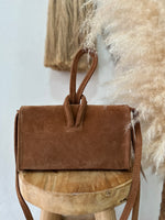 Carregar imagem no visualizador da galeria, Clutch em camurça MILLION
