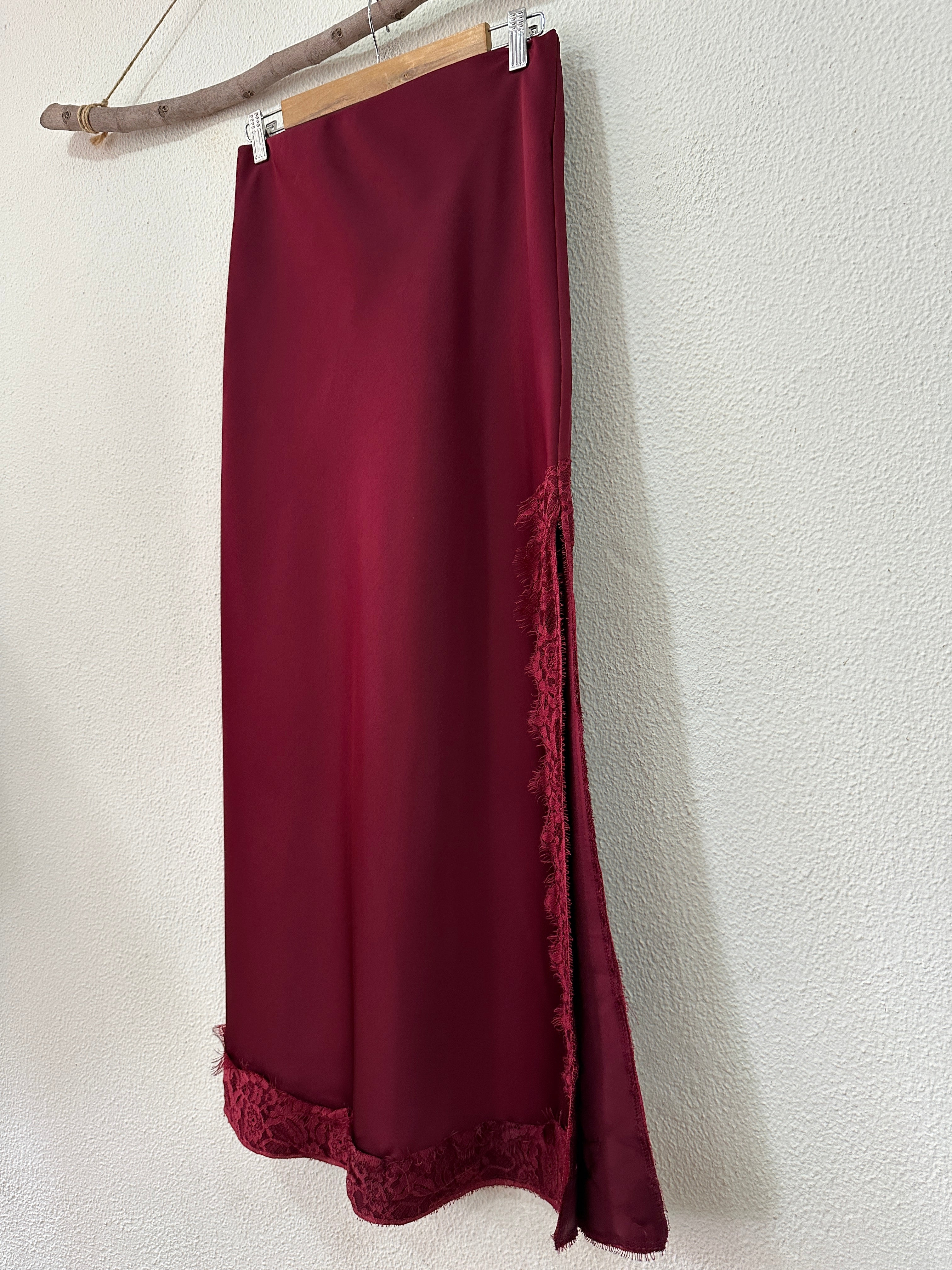 Saia comprida em cetim c/renda IMPRESSION