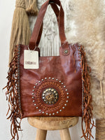 Carregar imagem no visualizador da galeria, Mala em pele c/ tachas e franjas RUBY
