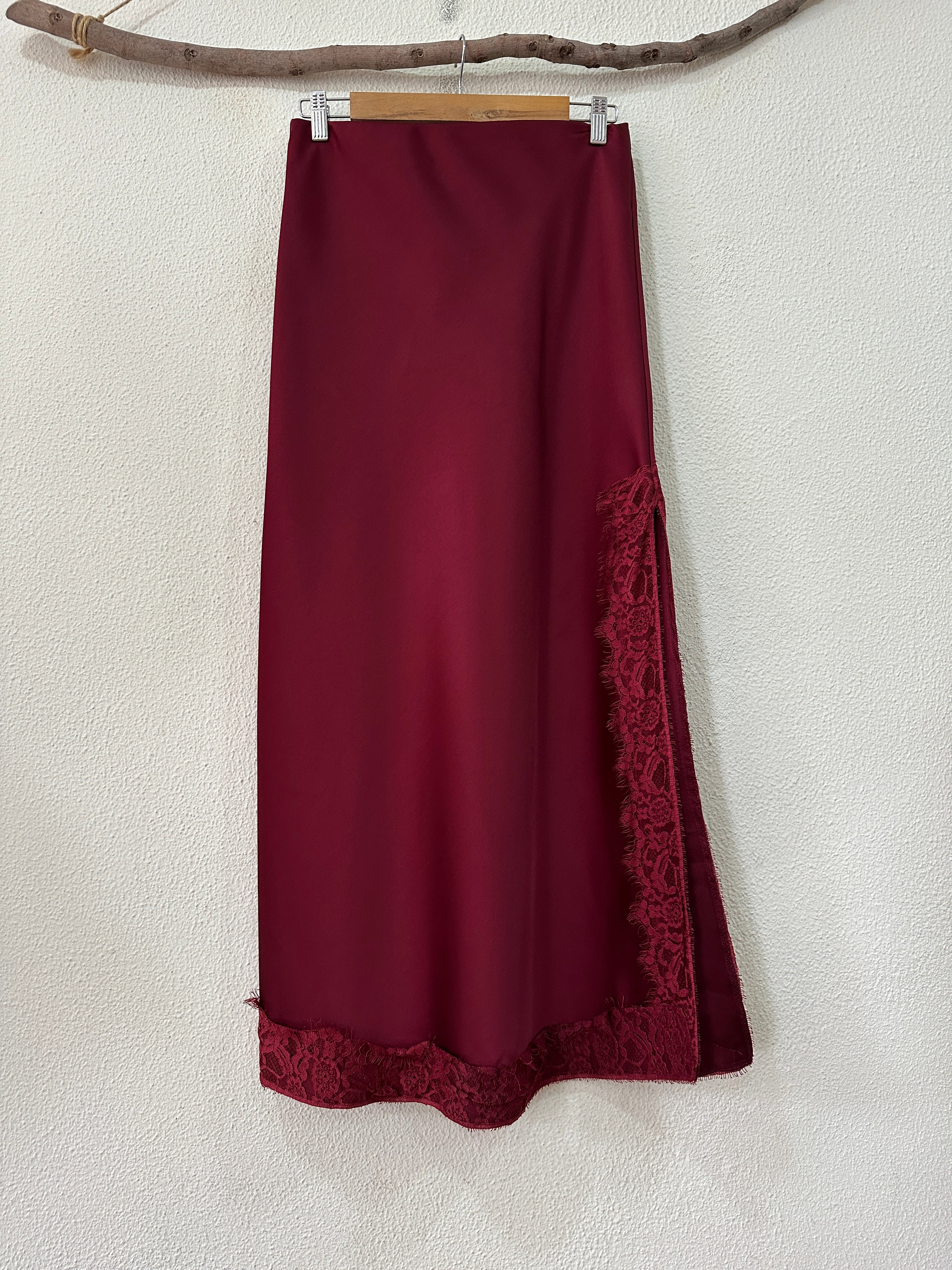 Saia comprida em cetim c/renda IMPRESSION
