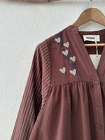 Load image in the gallery viewer,Camisa bordada HEARTS
