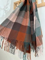 Carregar imagem no visualizador da galeria, Encharpe c/franjas FOX
