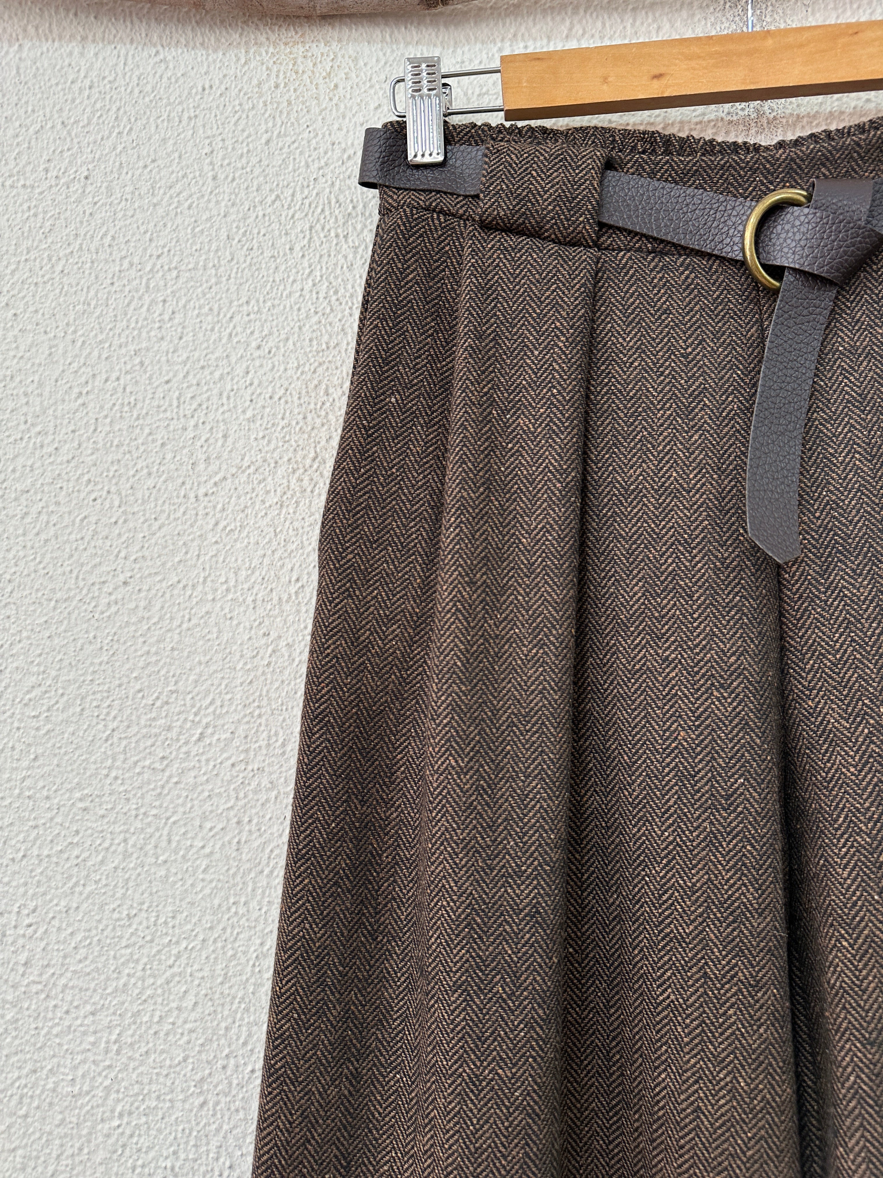 Pantalonas em fazenda espinhada c/cinto NAZAAR