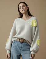 Load image in the gallery viewer,Camisola de malha c/ aplicações SPRING
