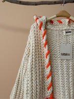 Carica l'immagine nel visualizzatore della galleria,Casaco de malha em relevo c/capuz AZTEC
