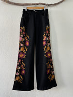 Load image in the gallery viewer,Calças de sarja bordadas FLORIANÓPOLIS
