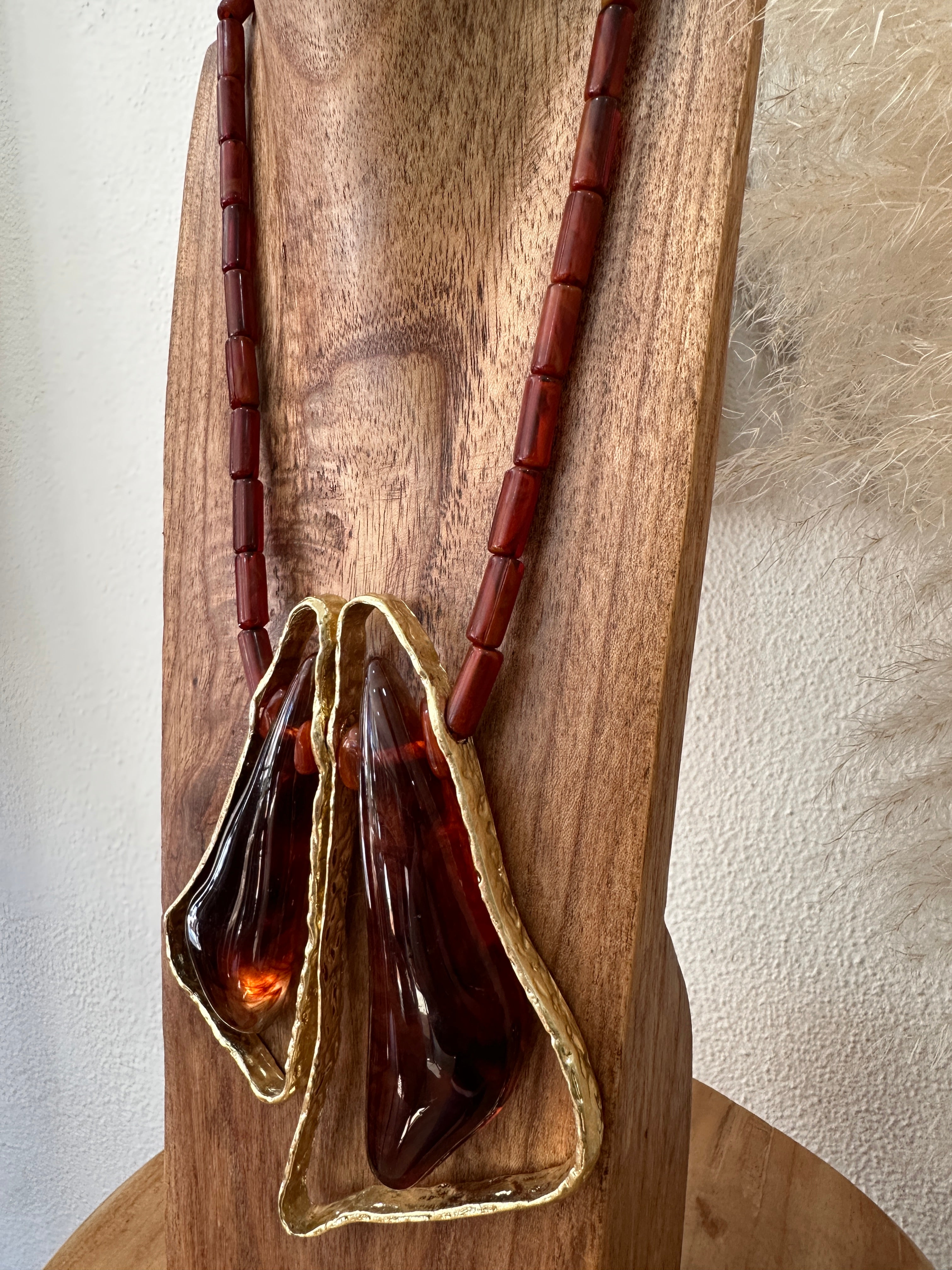 Colar em acrílico HATHOR