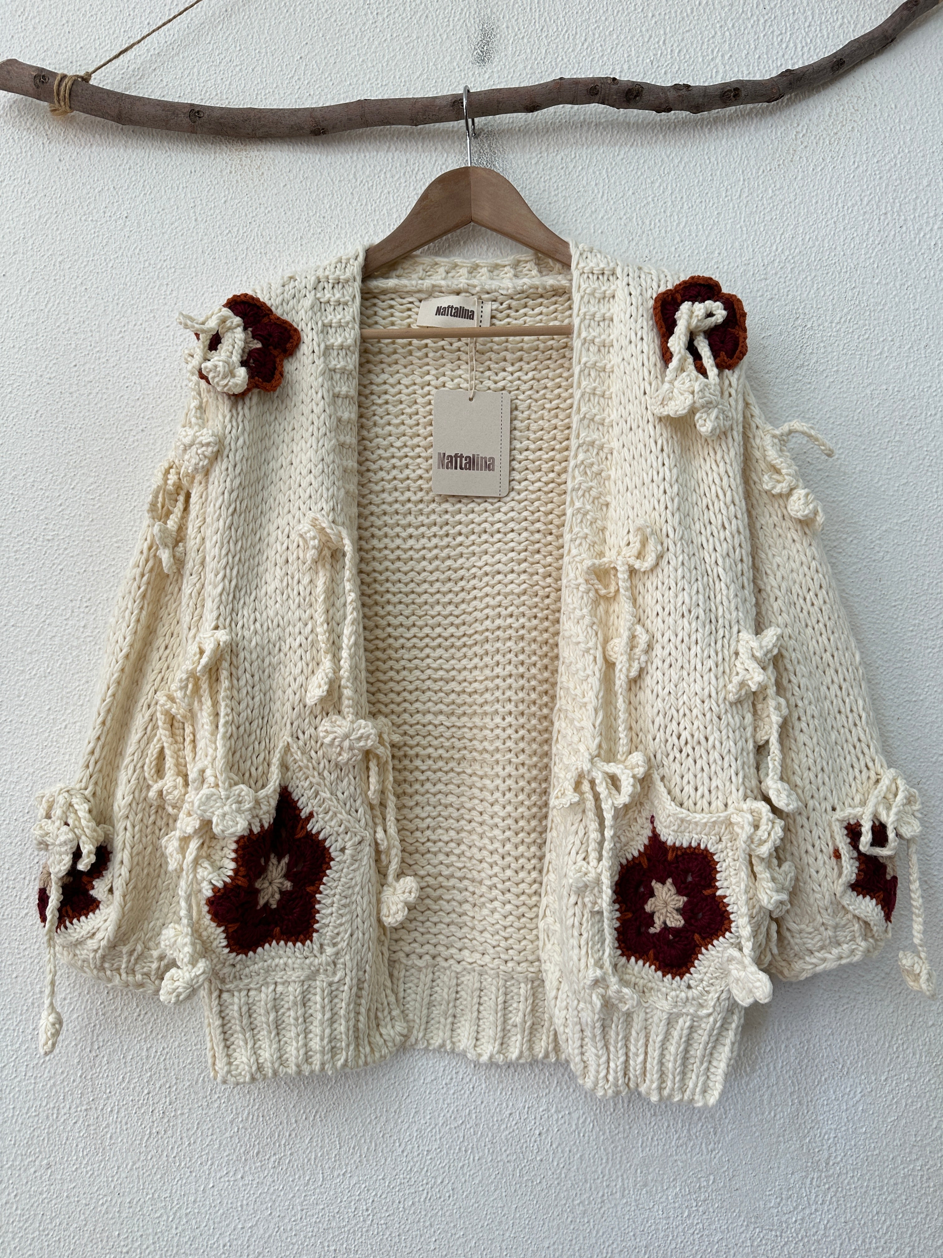 Casaco de malha c/aplicações artesanais CLOVER