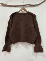 Load image in the gallery viewer,Camisola de malha c/ folhos FLUFFY
