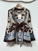 Load image in the gallery viewer,Casaco de malha em jacquard c/cinto BOYLE
